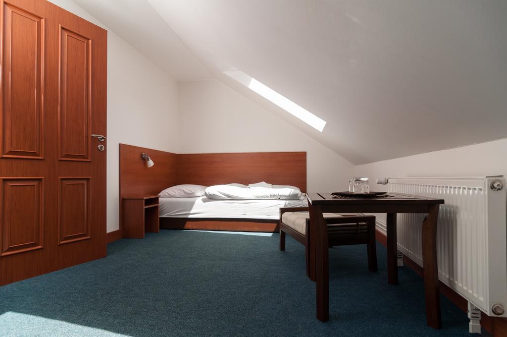 Hotel Radejov Knezdub المظهر الخارجي الصورة