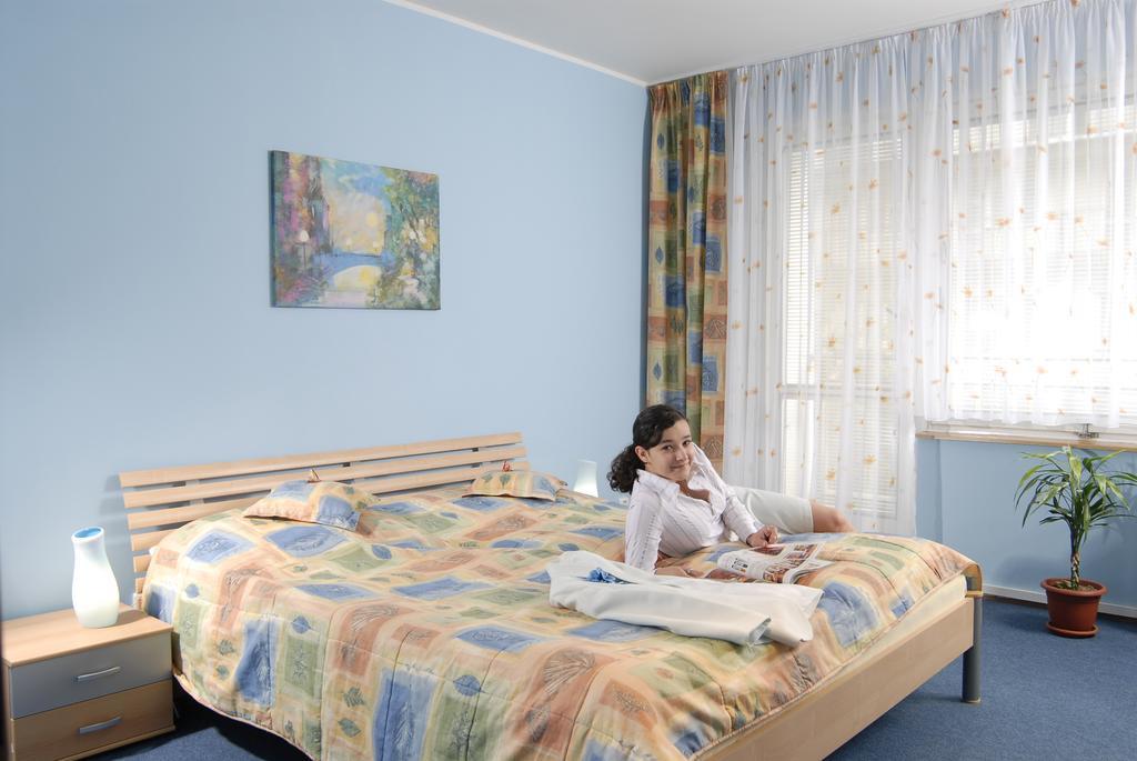 Hotel Radejov Knezdub المظهر الخارجي الصورة