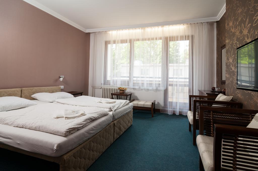 Hotel Radejov Knezdub المظهر الخارجي الصورة
