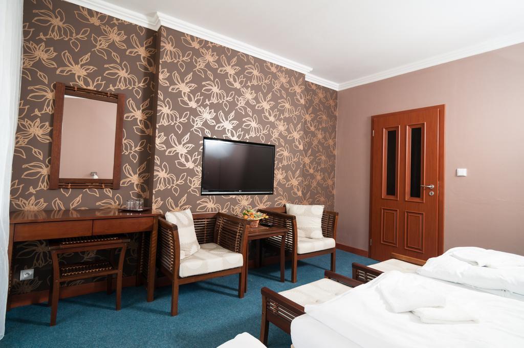 Hotel Radejov Knezdub المظهر الخارجي الصورة