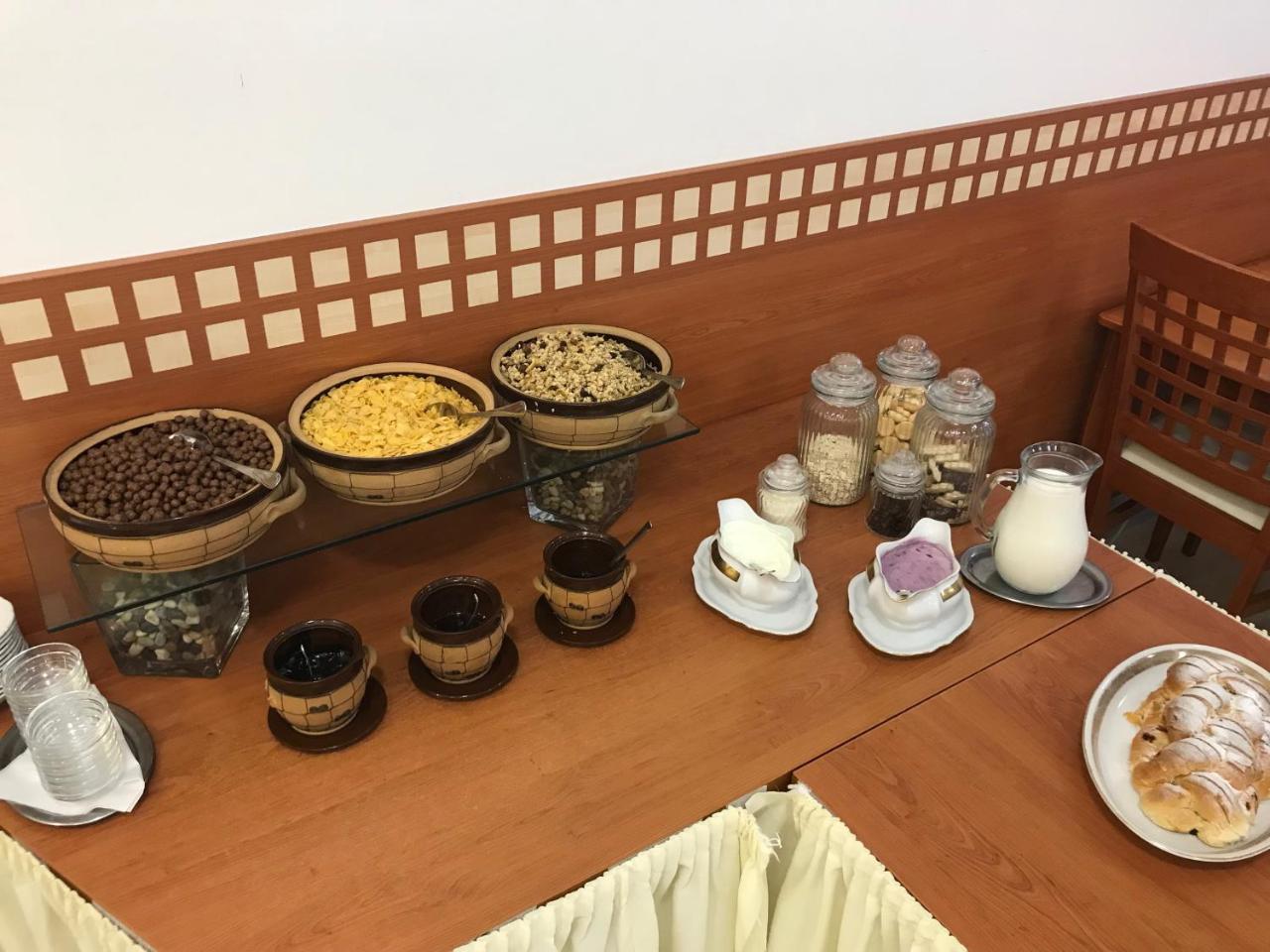 Hotel Radejov Knezdub المظهر الخارجي الصورة